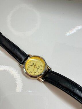 Acuet Japan Vintage Quartz Watch – Gold Dial & Black Leather Strap